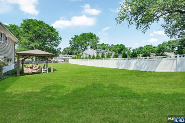 19 Lawrence Road, Wayne, NJ 07470