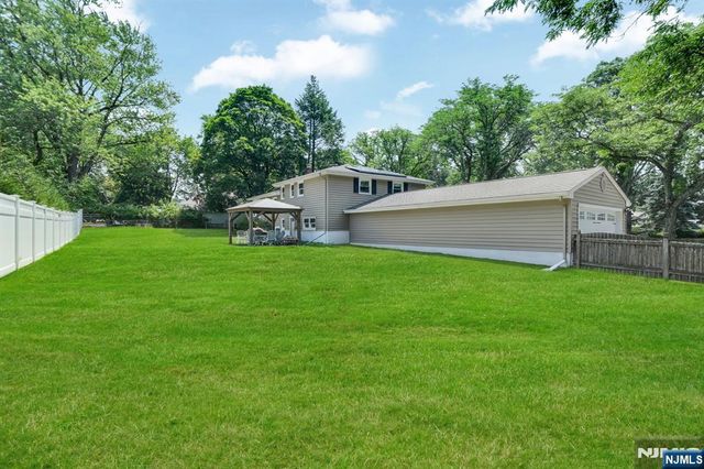 19 Lawrence Road, Wayne, NJ 07470