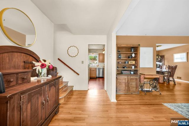 19 Lawrence Road, Wayne, NJ 07470
