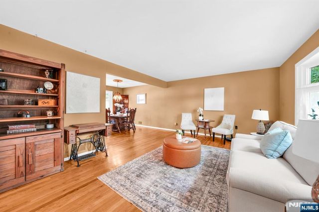 19 Lawrence Road, Wayne, NJ 07470