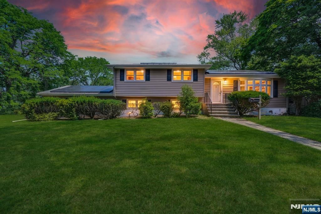19 Lawrence Road, Wayne, NJ 07470