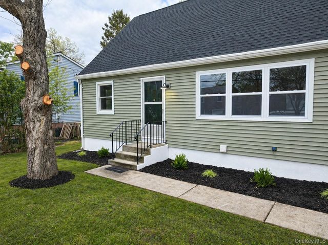 16 Brewster Drive, Middletown, NY 10940