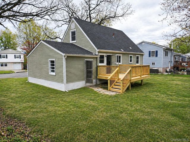 16 Brewster Drive, Middletown, NY 10940