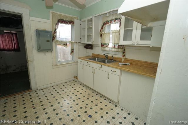 1418 Hanford Avenue, Lincoln Park, MI 48146