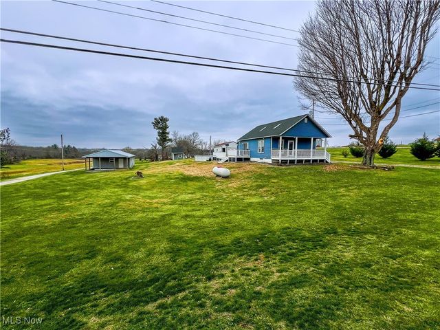 3895 Adamsville Road, Zanesville, OH 43701