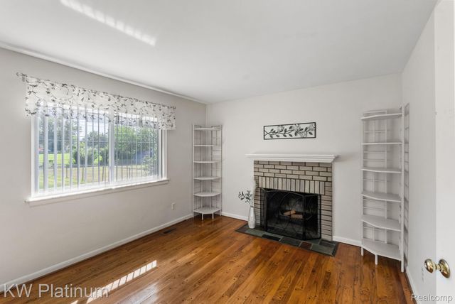 29820 Palomino Drive, Warren, MI 48093