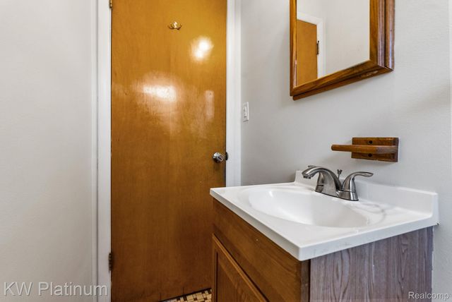 29820 Palomino Drive, Warren, MI 48093