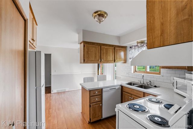 29820 Palomino Drive, Warren, MI 48093