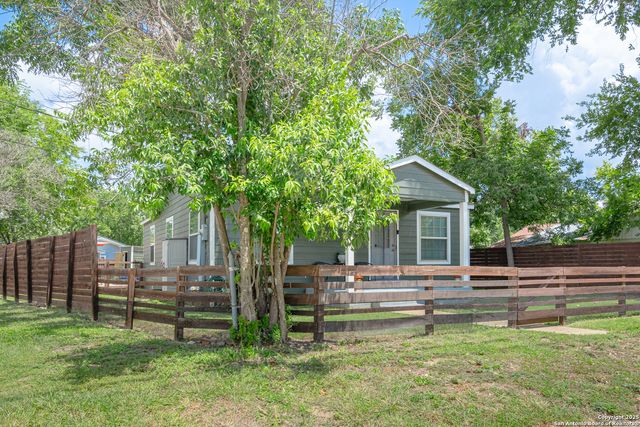 1698 W Bridge, New Braunfels, TX 78130
