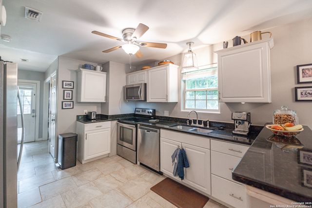 1698 W Bridge, New Braunfels, TX 78130