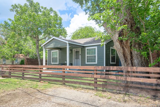 1698 W Bridge, New Braunfels, TX 78130
