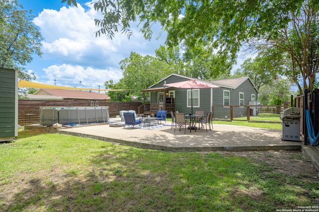 1698 W Bridge, New Braunfels, TX 78130