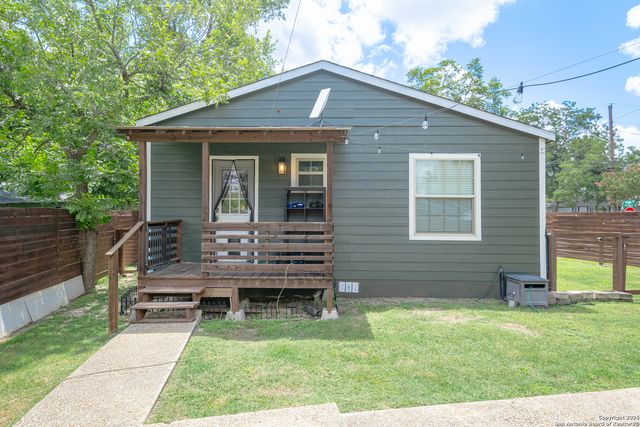 1698 W Bridge, New Braunfels, TX 78130