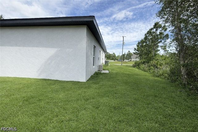 2809 Darlene PL, Lehigh Acres, FL 33971