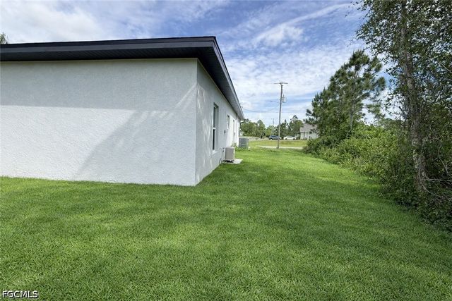 2809 Darlene PL, Lehigh Acres, FL 33971
