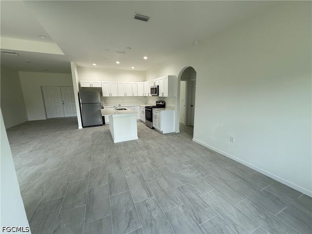 2809 Darlene PL, Lehigh Acres, FL 33971