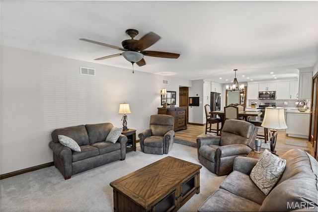 315 Lake Forest Drive, Belleville, IL 62220