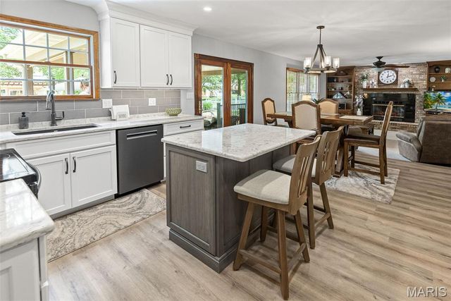 315 Lake Forest Drive, Belleville, IL 62220