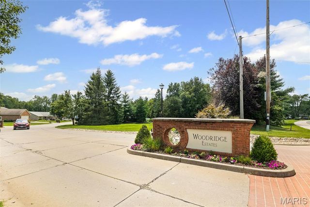 315 Lake Forest Drive, Belleville, IL 62220