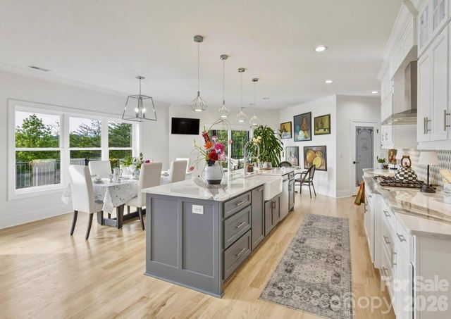 1506 High Valley Way, Lenoir, NC 28645