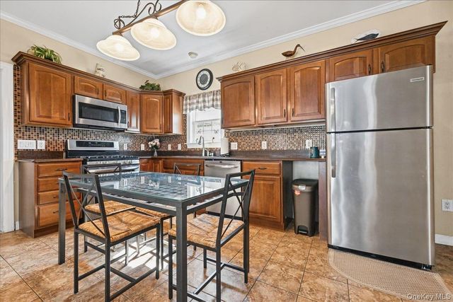 632 Arthur Street, Baldwin, NY 11510