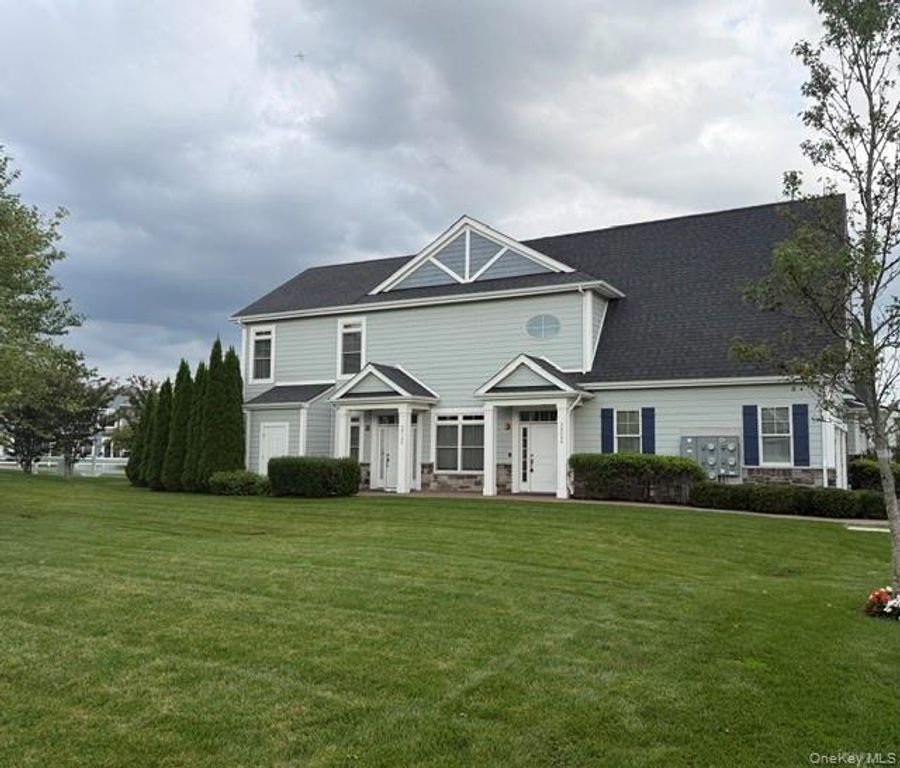 38204 Winterberry Drive, Plainview, NY 11803 — photo 2