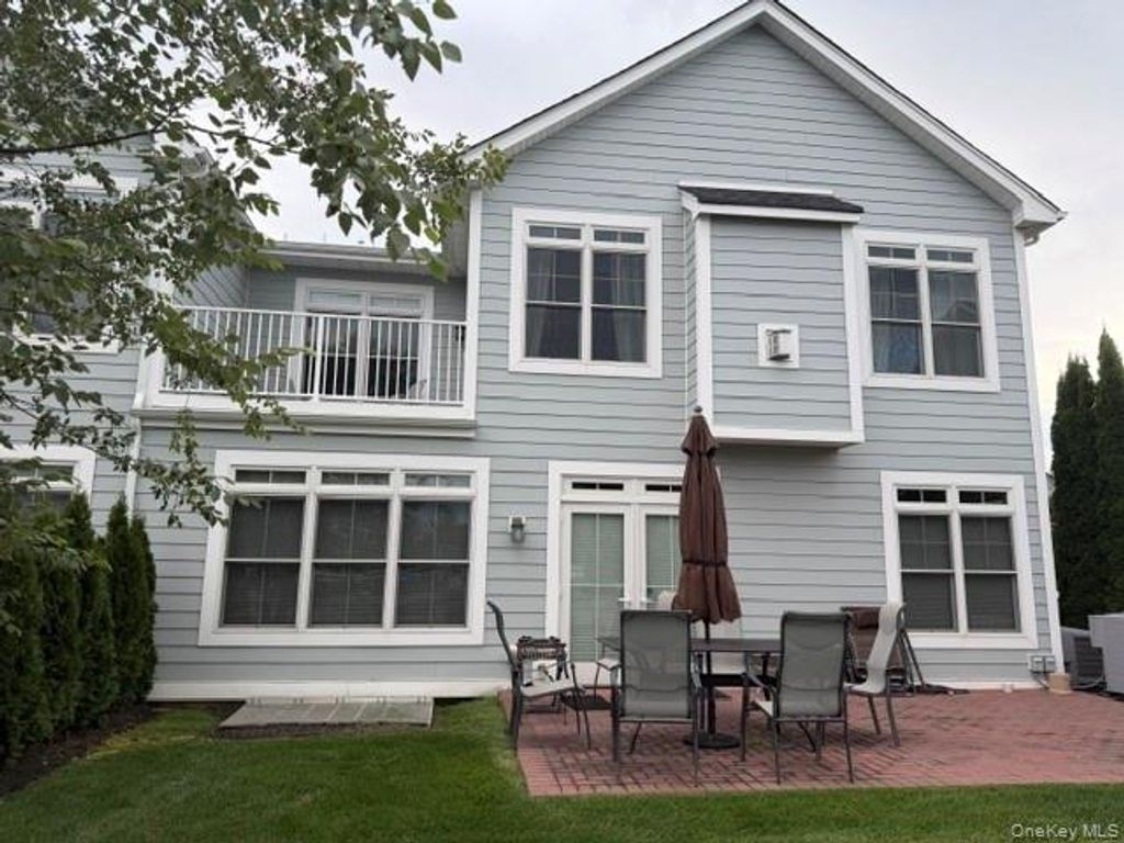 38204 Winterberry Drive, Plainview, NY 11803 — photo 3