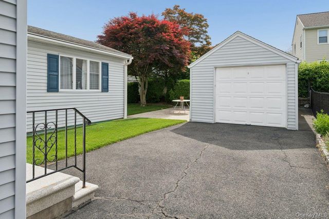 21 Hayes Drive, Eastchester, NY 10709