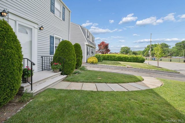 21 Hayes Drive, Eastchester, NY 10709