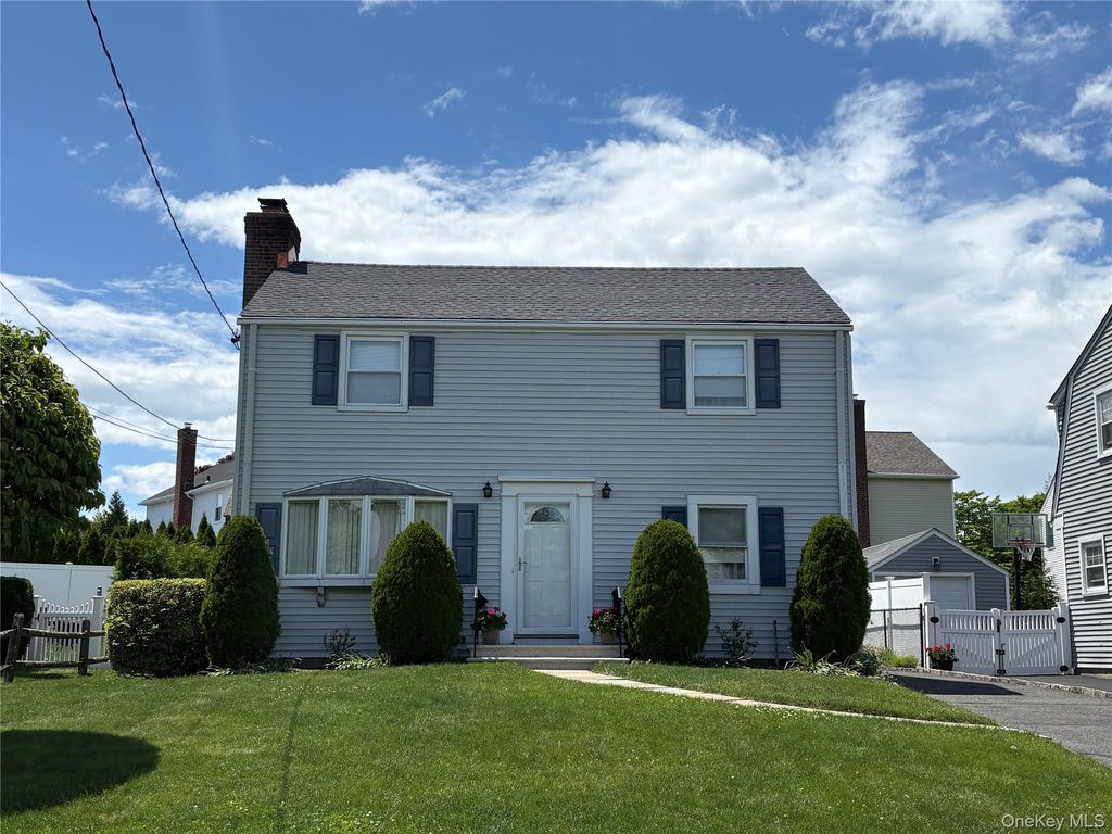 21 Hayes Drive, Eastchester, NY 10709