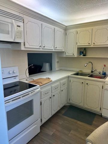 2770 S GARDEN Drive S 208, Lake Worth, FL 33461