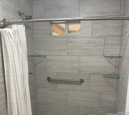 8002 Valley Trails St, San Antonio, TX 78250