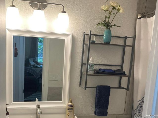8002 Valley Trails St, San Antonio, TX 78250