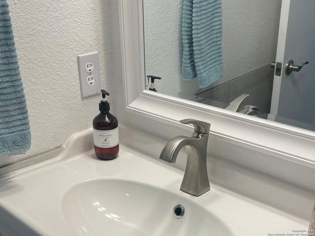 8002 Valley Trails St, San Antonio, TX 78250