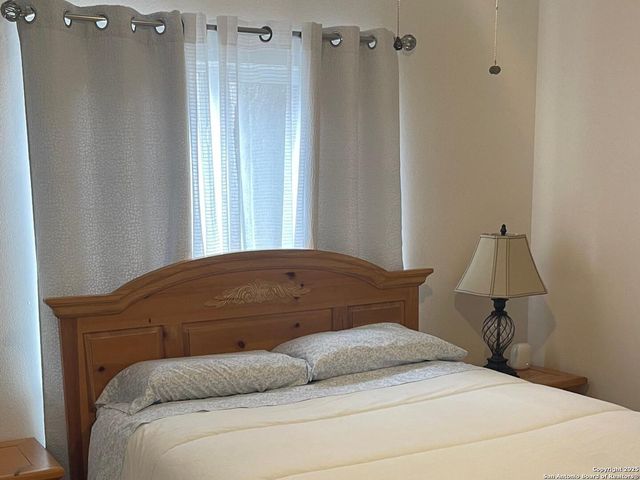 8002 Valley Trails St, San Antonio, TX 78250