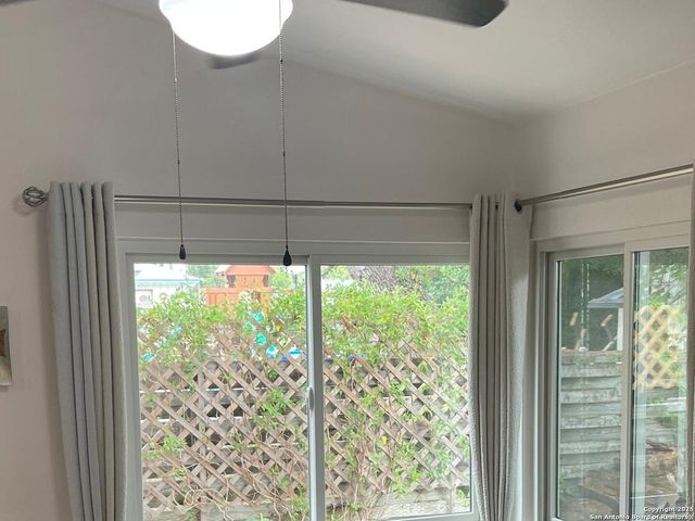 8002 Valley Trails St, San Antonio, TX 78250