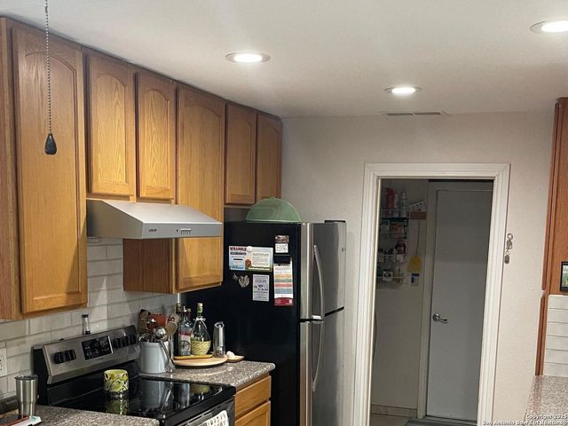 8002 Valley Trails St, San Antonio, TX 78250