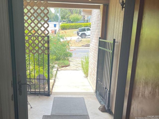 8002 Valley Trails St, San Antonio, TX 78250