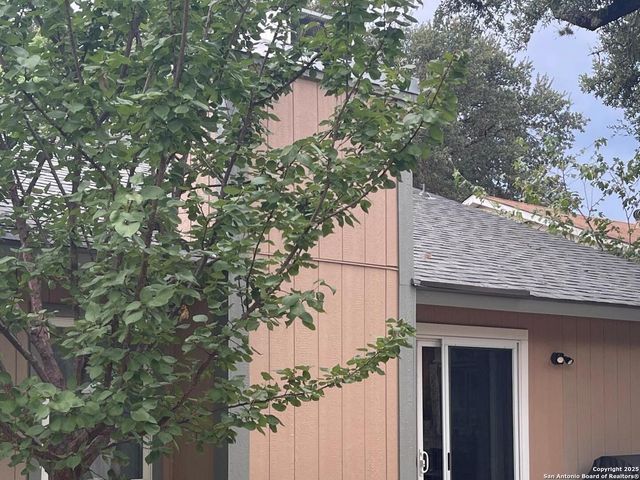 8002 Valley Trails St, San Antonio, TX 78250