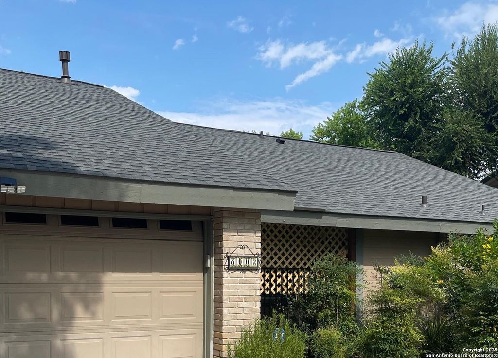 8002 Valley Trails St, San Antonio, TX 78250