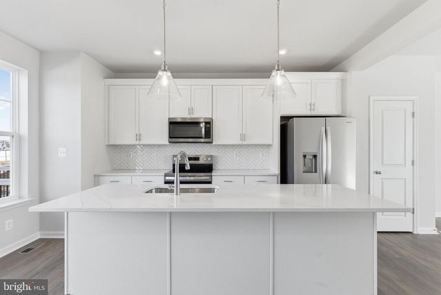 230 MONTEITH DR, Winchester, VA 22601