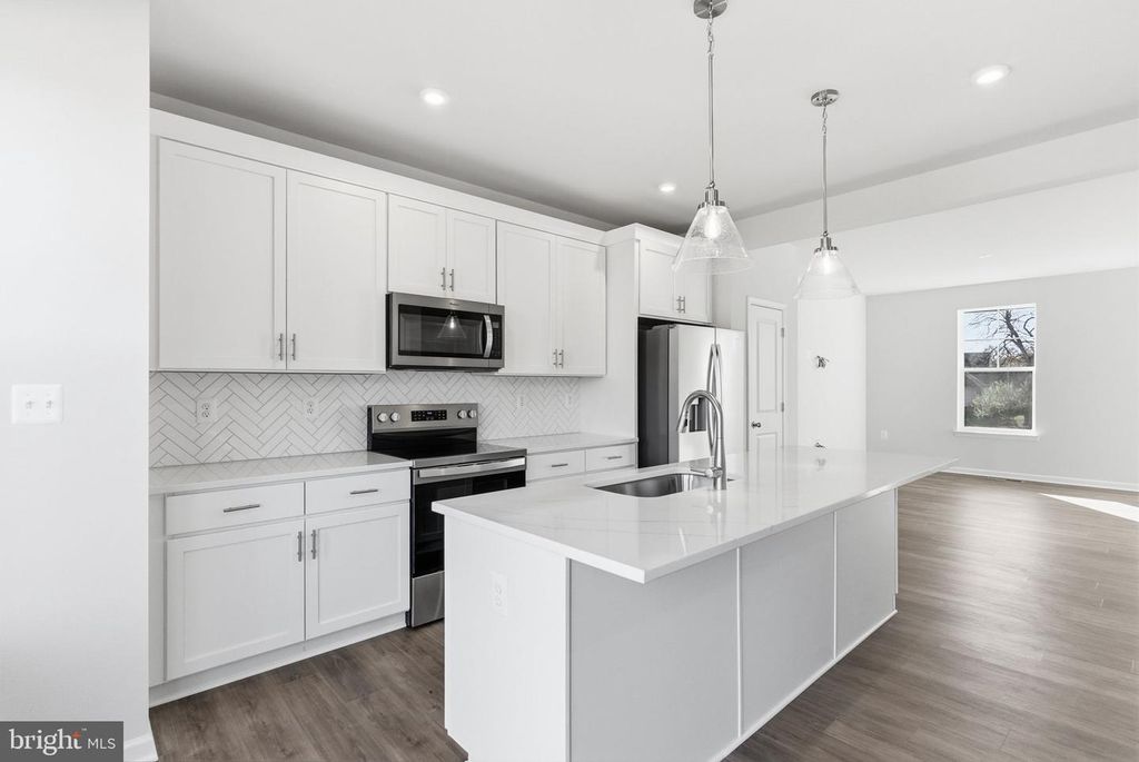 230 MONTEITH DR, Winchester, VA 22601