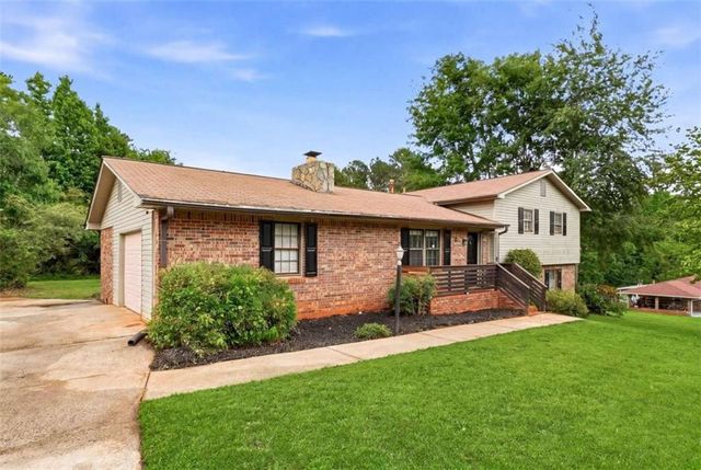 6 Bittersweet Lane, Newnan, GA 30263