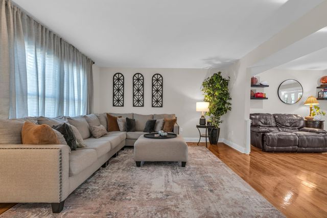 7 Simek Lane, Middletown, NJ 07758