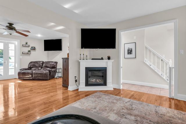 7 Simek Lane, Middletown, NJ 07758