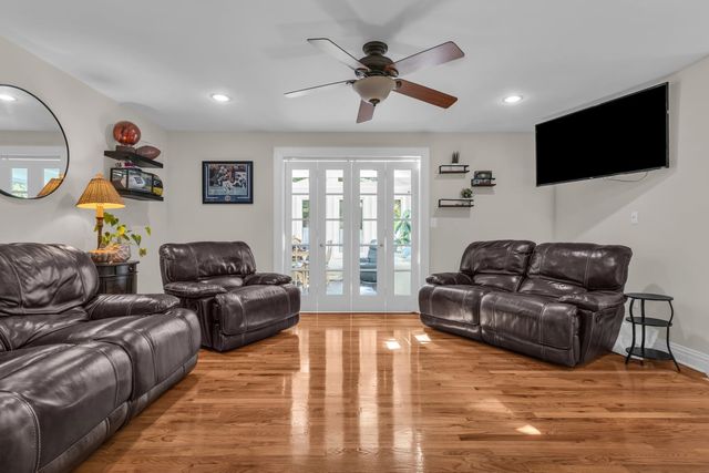 7 Simek Lane, Middletown, NJ 07758