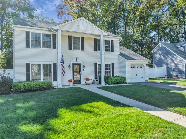 7 Simek Lane, Middletown, NJ 07758