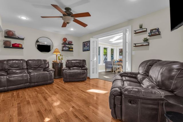7 Simek Lane, Middletown, NJ 07758