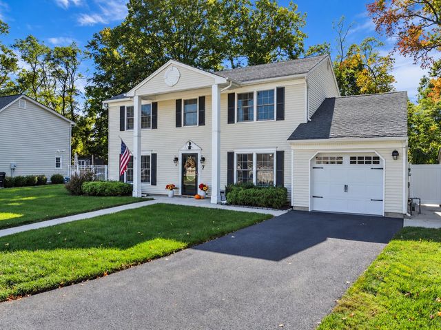 7 Simek Lane, Middletown, NJ 07758