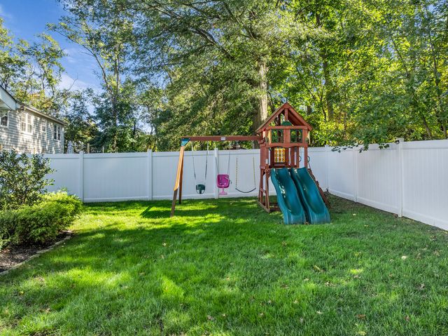 7 Simek Lane, Middletown, NJ 07758